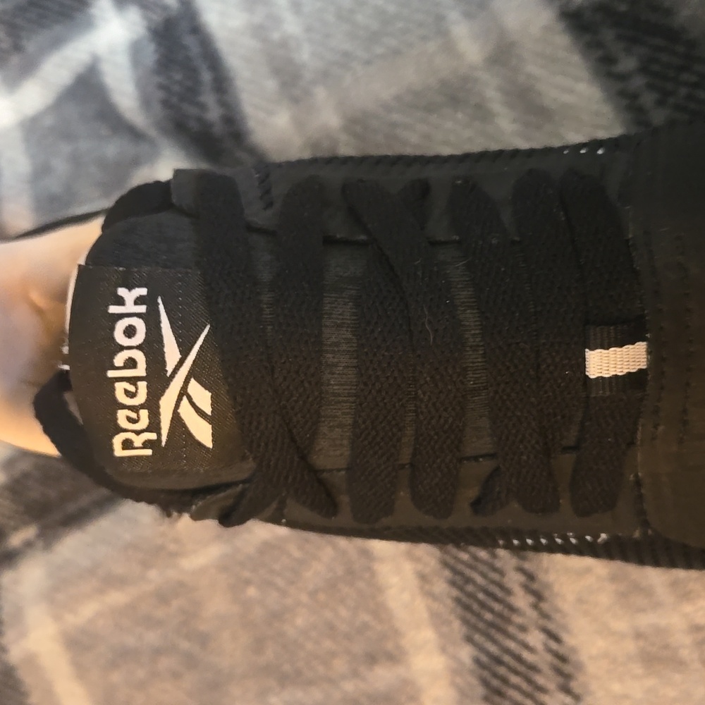 Like new Reebok 8 - Picture 2 of 2